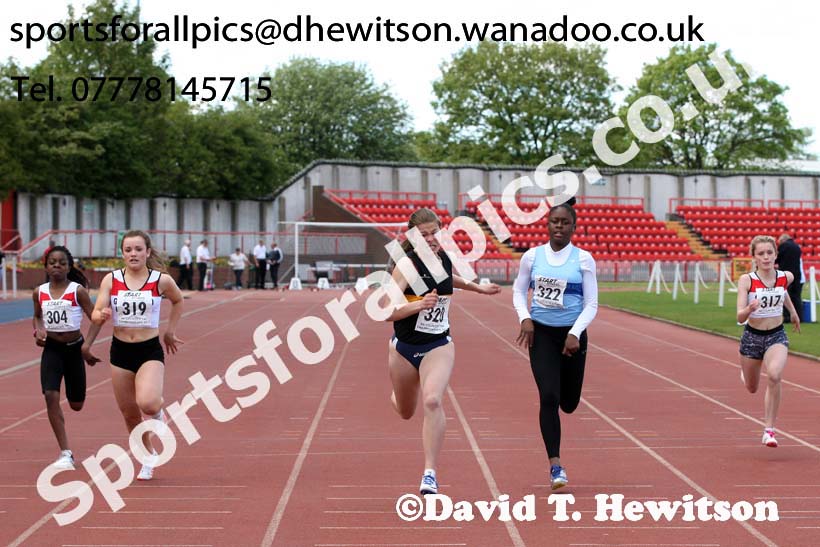 Girls under-15s 100 metres, North Eastern Champs, Gateshead Stadium. Photo: David T. Hewitson/Sports for All Pics